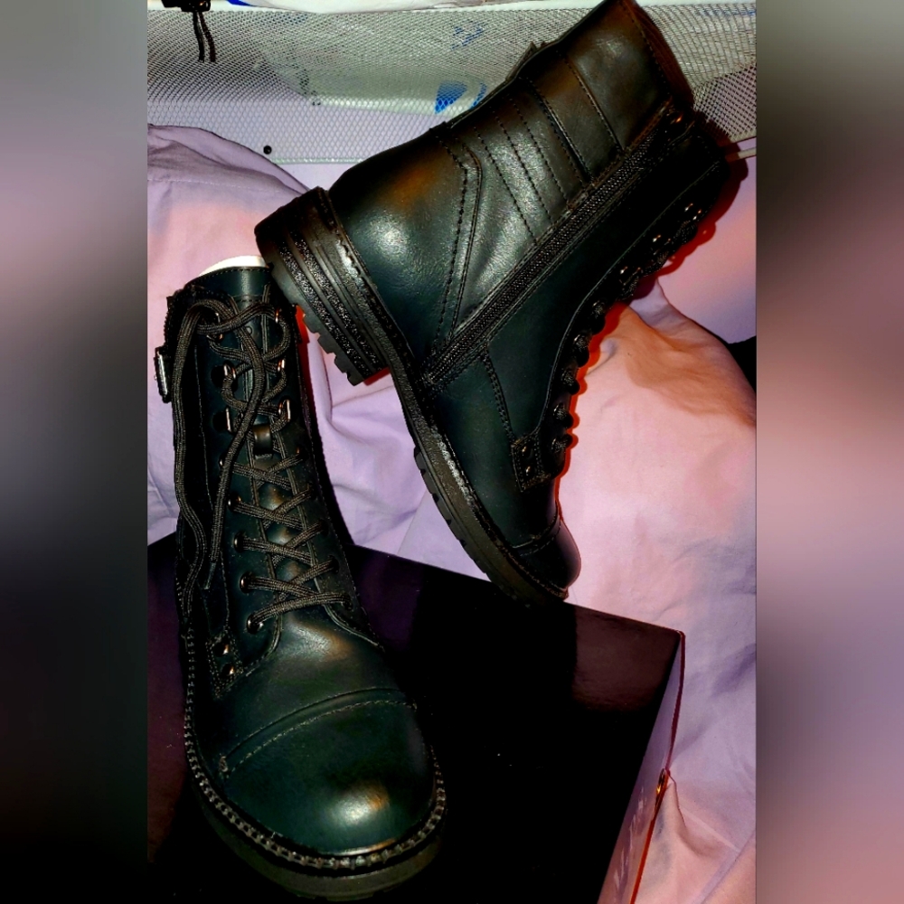 Boots (Guess)